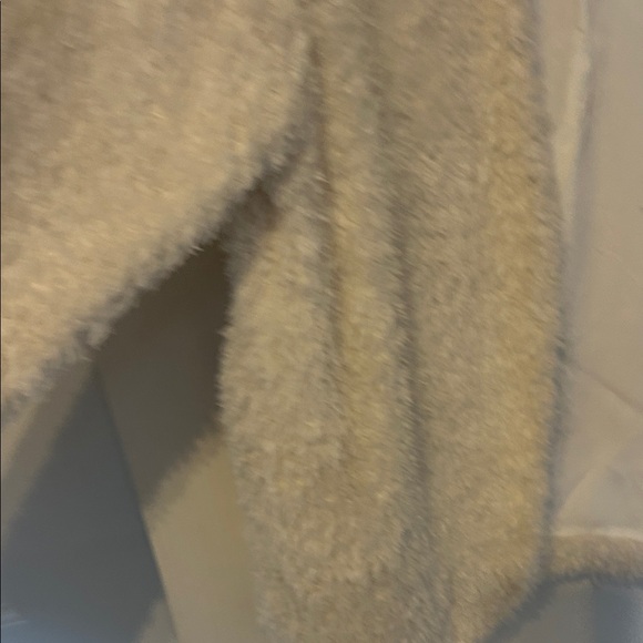 Cozy Cream Open-Front Sweater with pockets - Picture 2 of 6